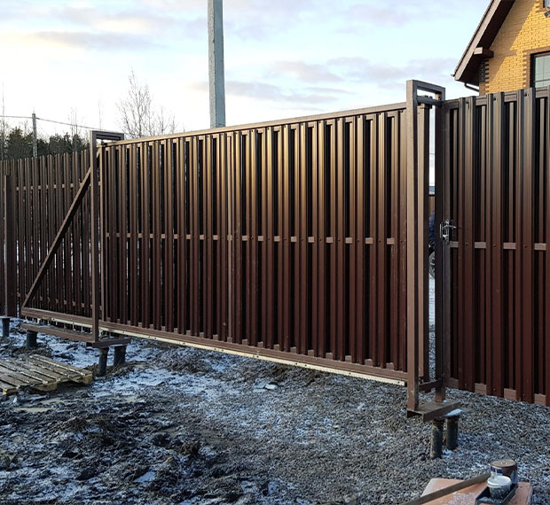 Винтовые сваи для ворот и калиток в Инте