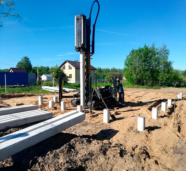 Монтаж фундамента на забивных сваях в Инте